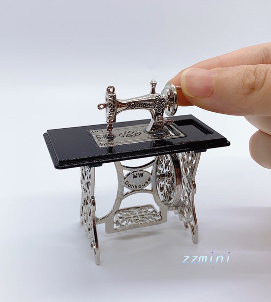 Miniature Furniture 1:12 Dollhouse Sewing Machine Silver Black toy Dolls Accessory NEW