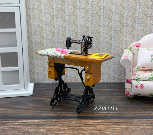 1:12 Miniature Sewing Machine Old Fashion Dollhouse Furniture Sewing Machine Metal Wood Sewing Room Decoration